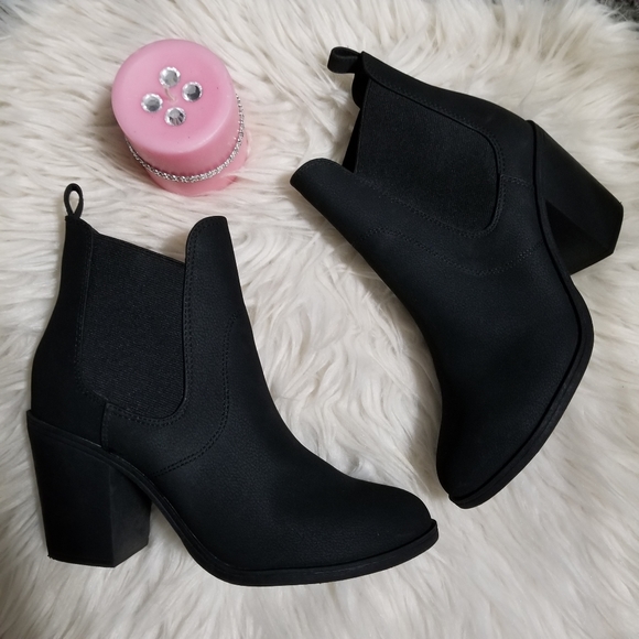 divided black ankle boots
